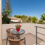 Appartement Emyria-ground Floor *